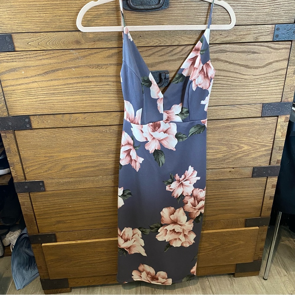 Chic Floral Midi Dress with Spaghetti Straps